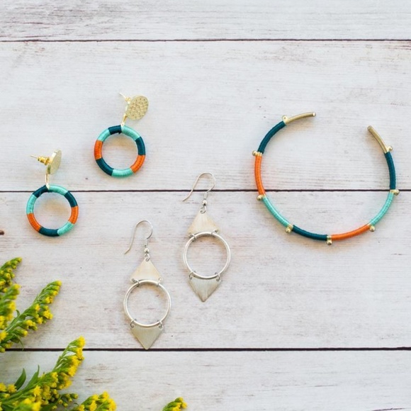 Vibrant Threads Earring - Picture 2 of 3